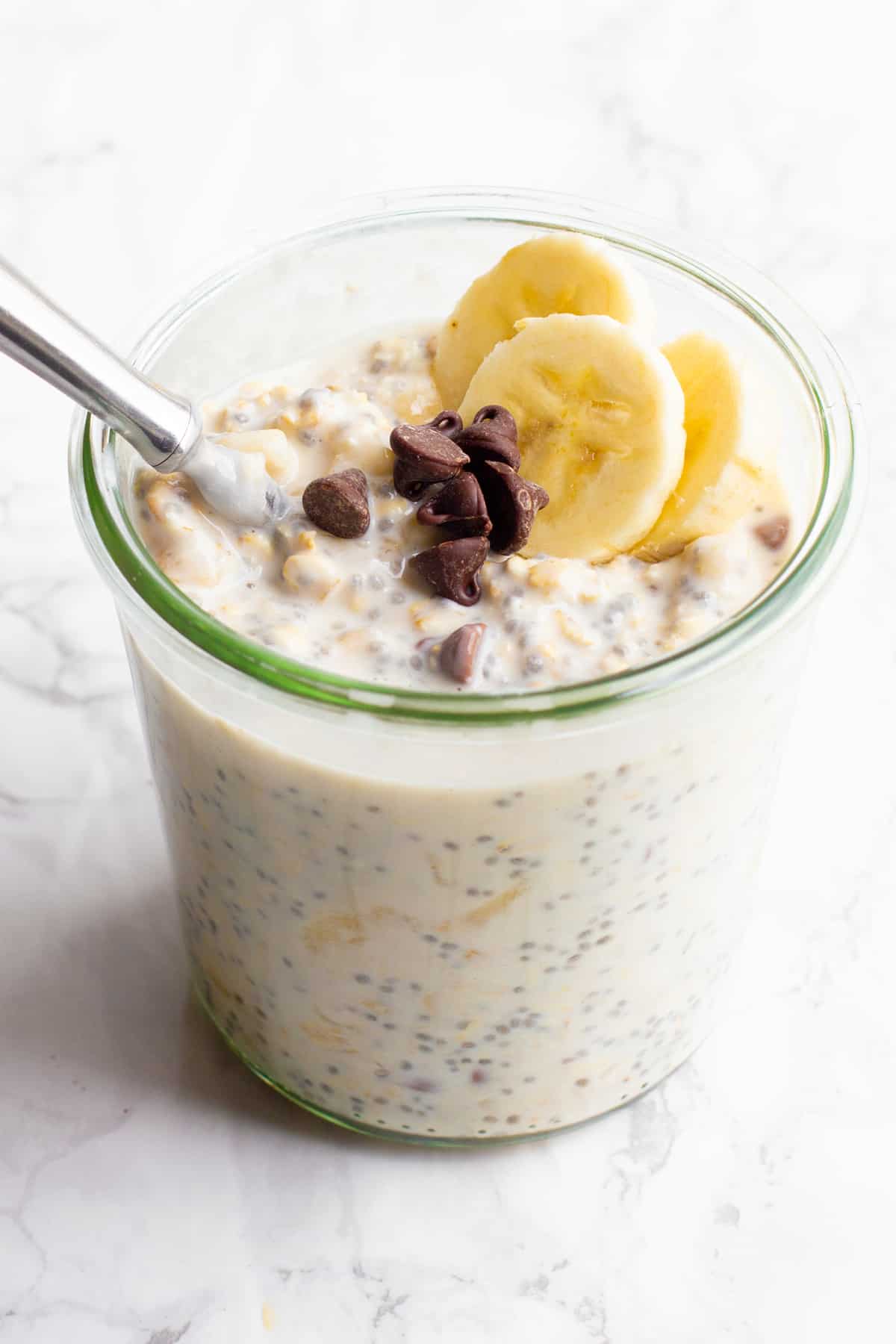 How to Make Healthy Chocolate Chip Banana Overnight Oats