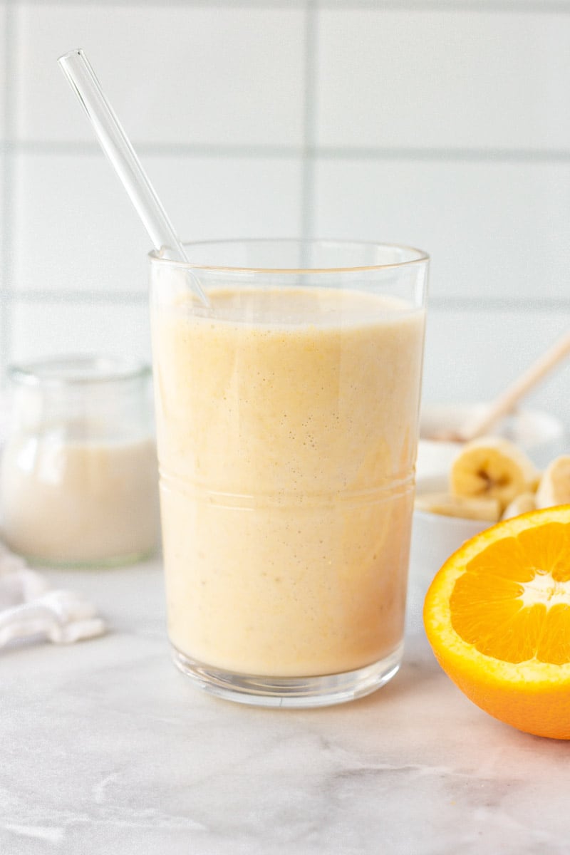 Dreamy Orange Smoothie (Tastes Like a Creamsicle!)